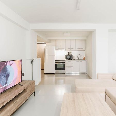 Apartamento Beautiful Underground Nest With Prv Terrace Atenas Exterior foto