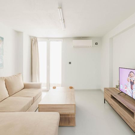 Apartamento Beautiful Underground Nest With Prv Terrace Atenas Exterior foto